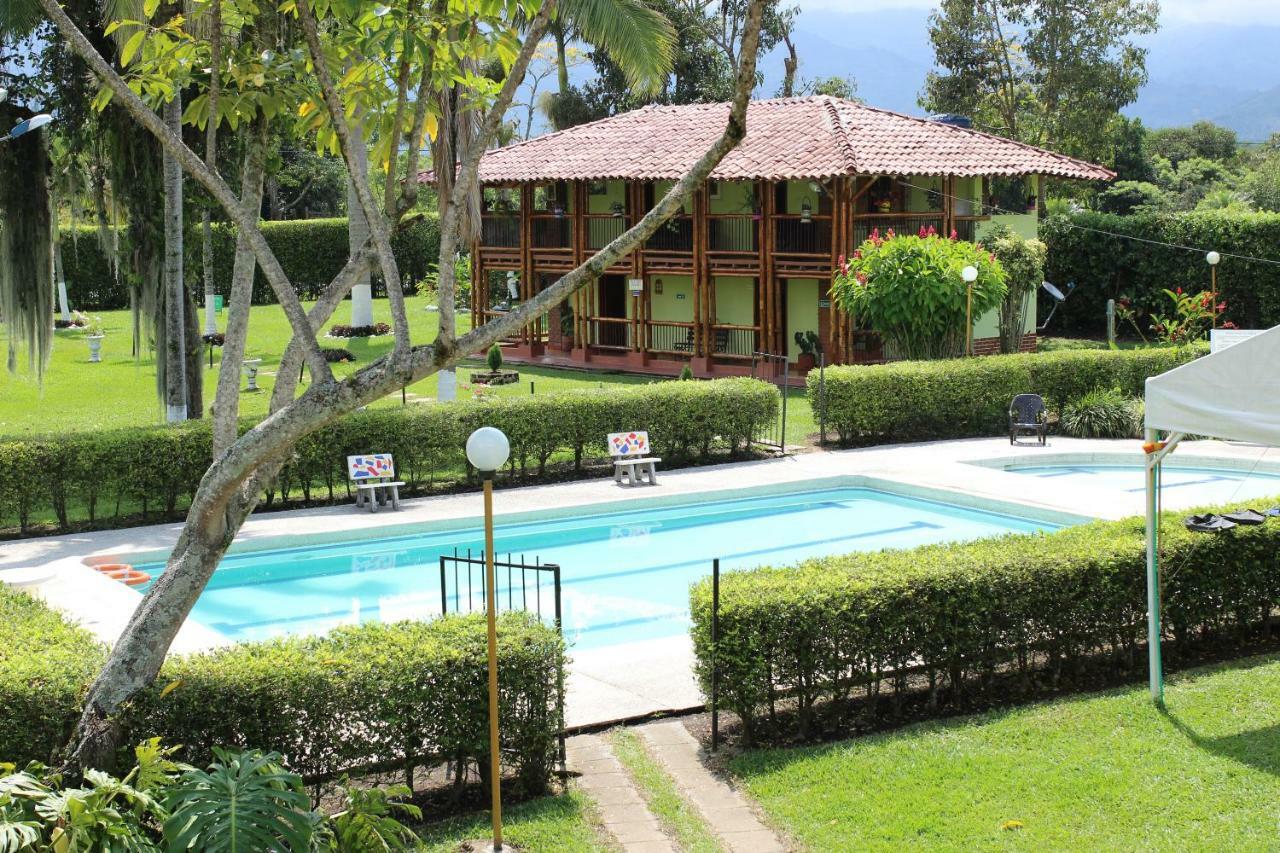 Villa Alejandra Del Quindio กาลาร์กา ภายนอก รูปภาพ